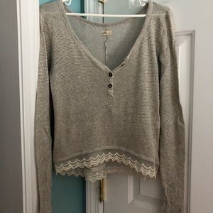 Thin sweater with lace trim